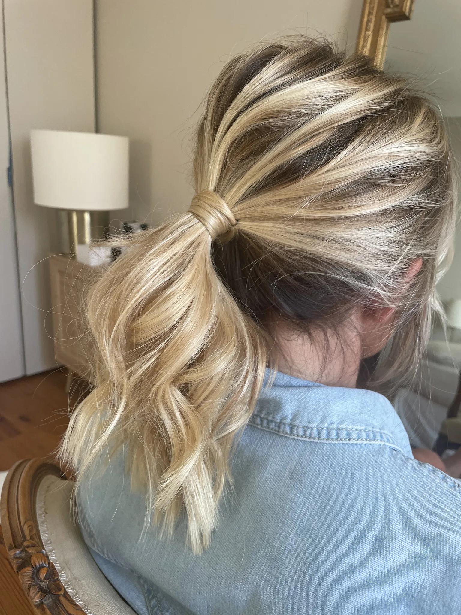 Chignon bas élégant pour mariage civil