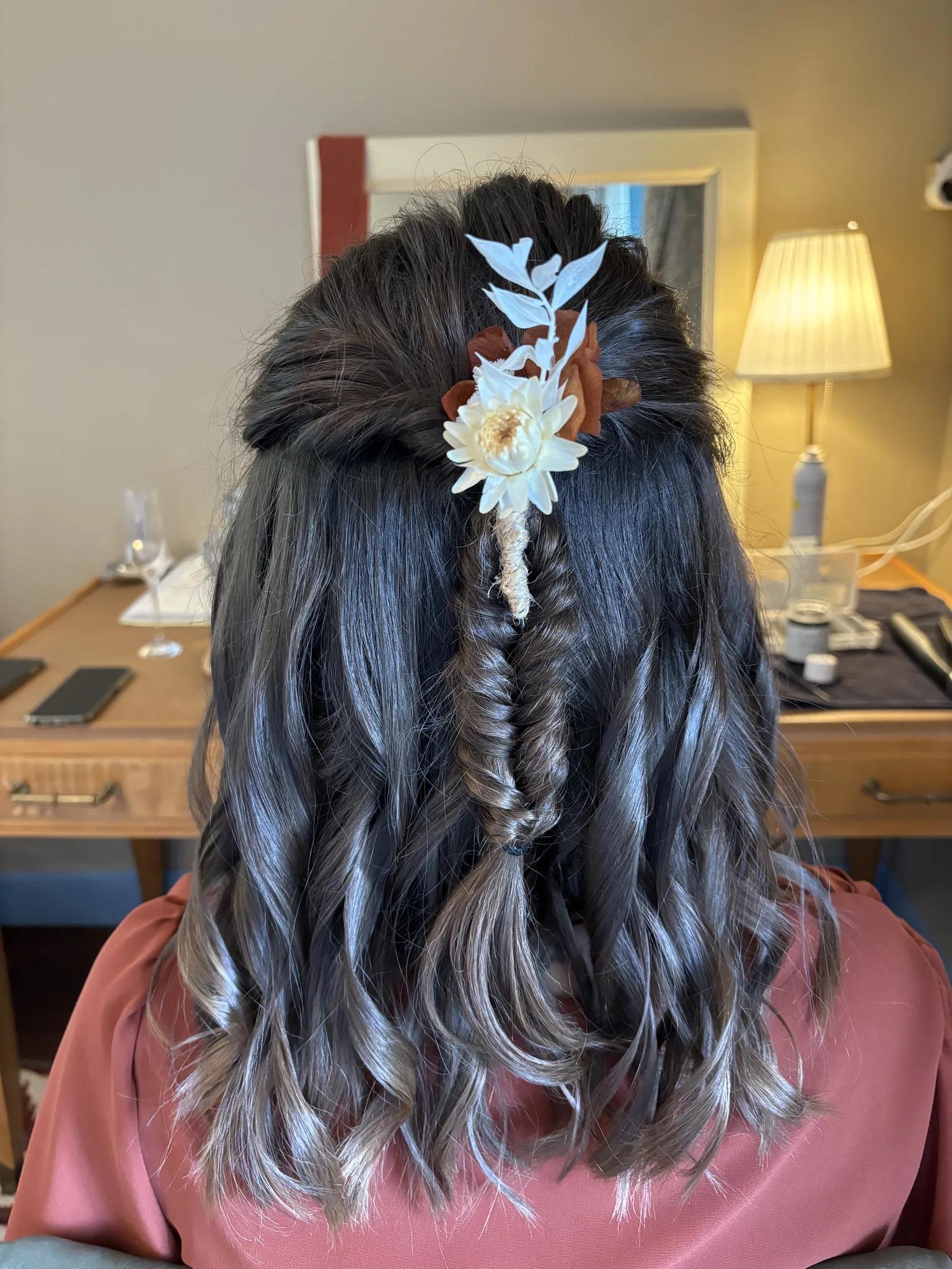 Chignon bohème mèches détachées — coiffure mariage Saint-Geours-de-Maremne