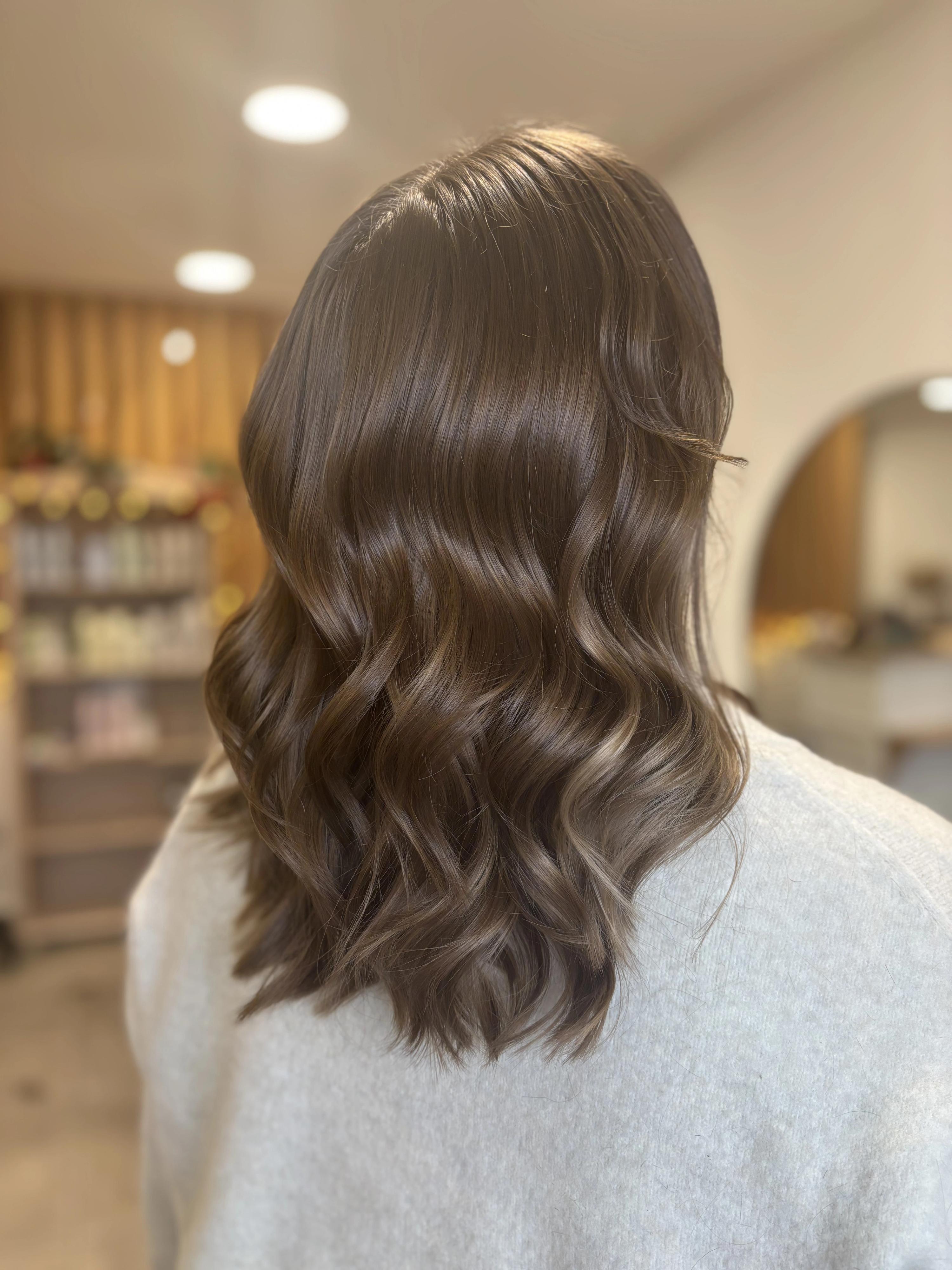 Coloration brune cuivrée cheveux ondulés — L.Authentique Landes