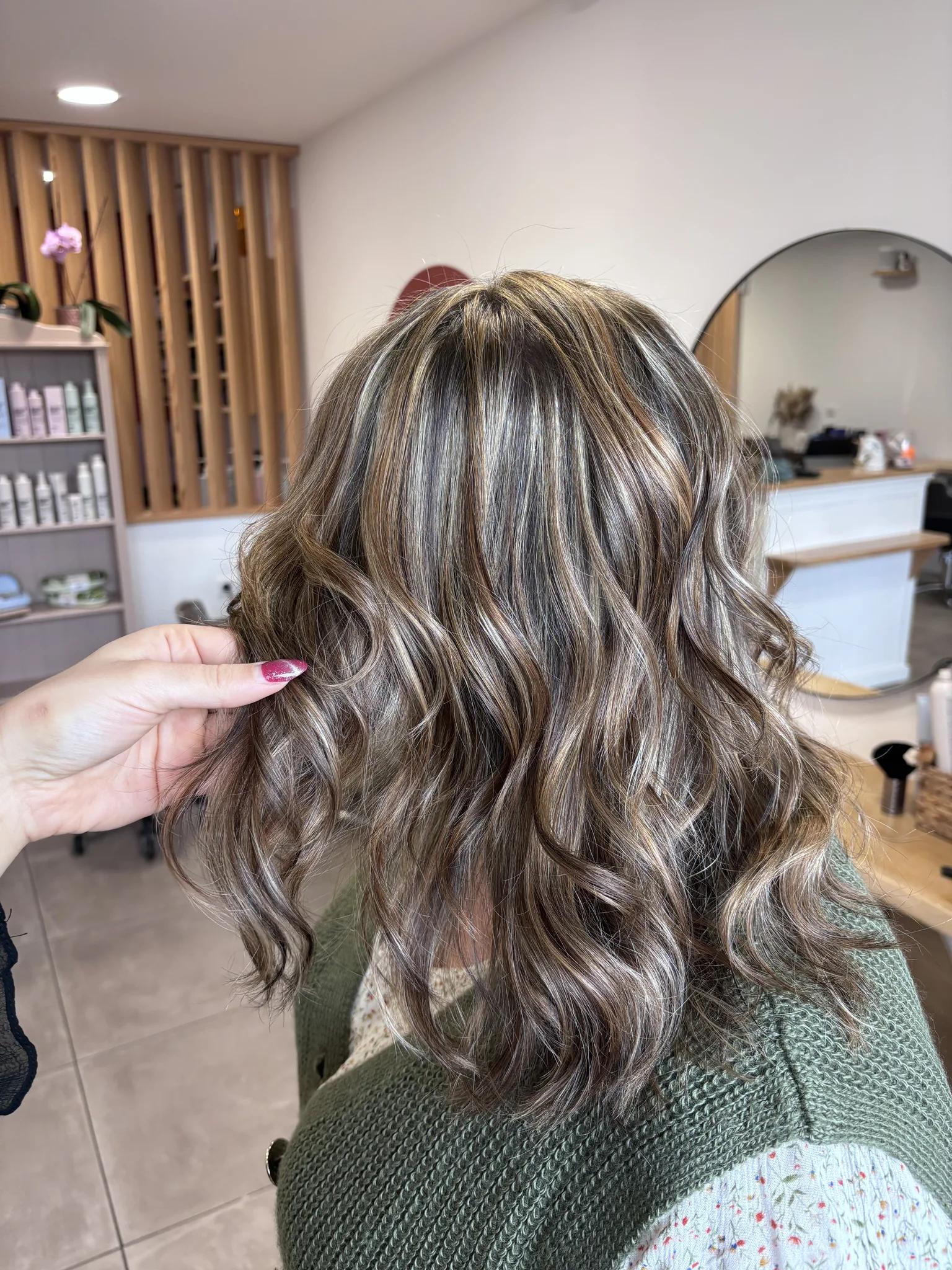 Balayage caramel ensoleillé sur brune